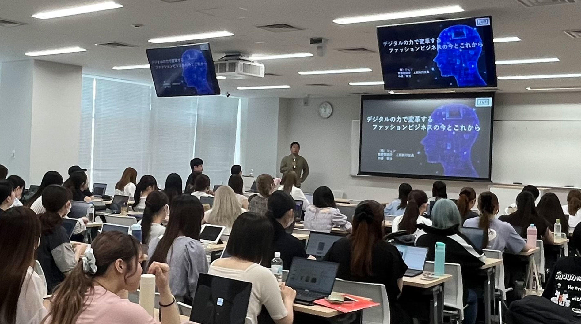 共立女子大学ビジネス学部の「流通論」の授業に中嶋常務取締役上級執行役員が登壇